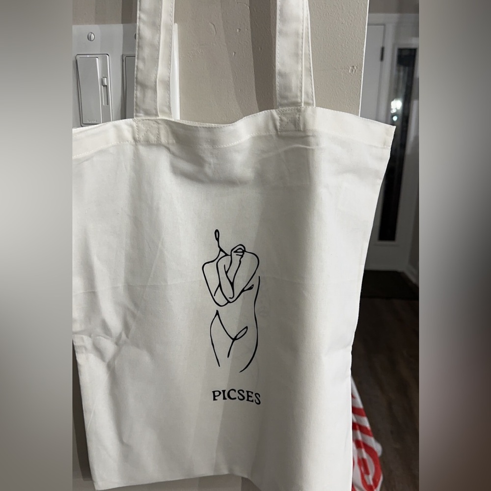 Tote bag